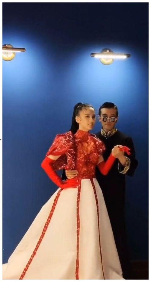 红色礼服 在线视频,时尚盛宴中的璀璨焦点